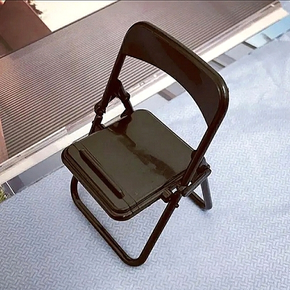 Folding Chair Statement Necklace Cellphone Holder or Desk Accessory I.Y.K.Y.K - Picture 7 of 13